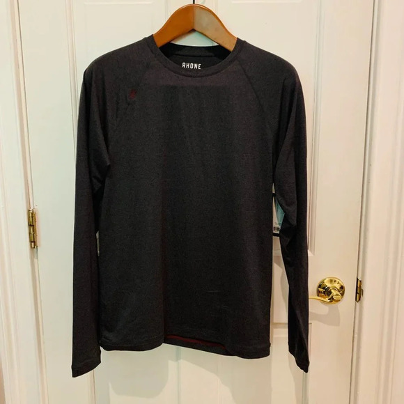 BRAND NEW Rhone Reign Long Sleeve Performance T-Shirt Men's Small - Picture 1 of 6